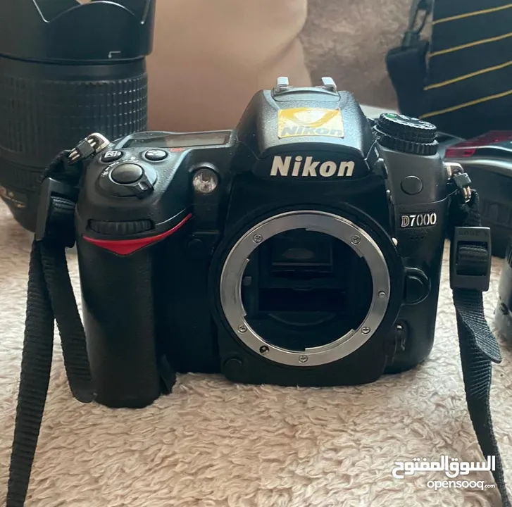 كاميرا /كيمرا نيكون D7000 للبيع