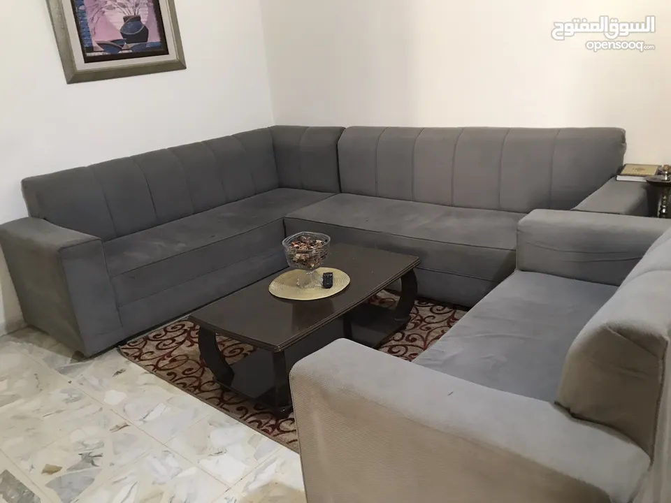 طقم كنب للبيع مع الطاولة الموقع شارع المدينة المنورة خلف سامح مول ، للبيع مستعمل