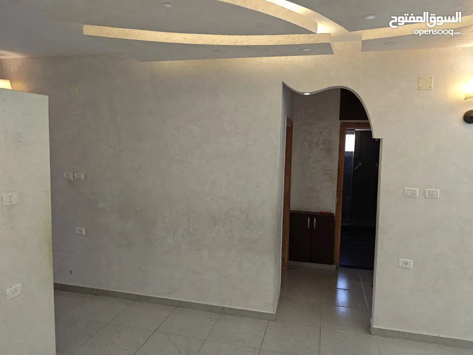 شقة 3 غرف نوم حمامين طابق ثاني تشطيب سوبر طابو جاهز للبيع