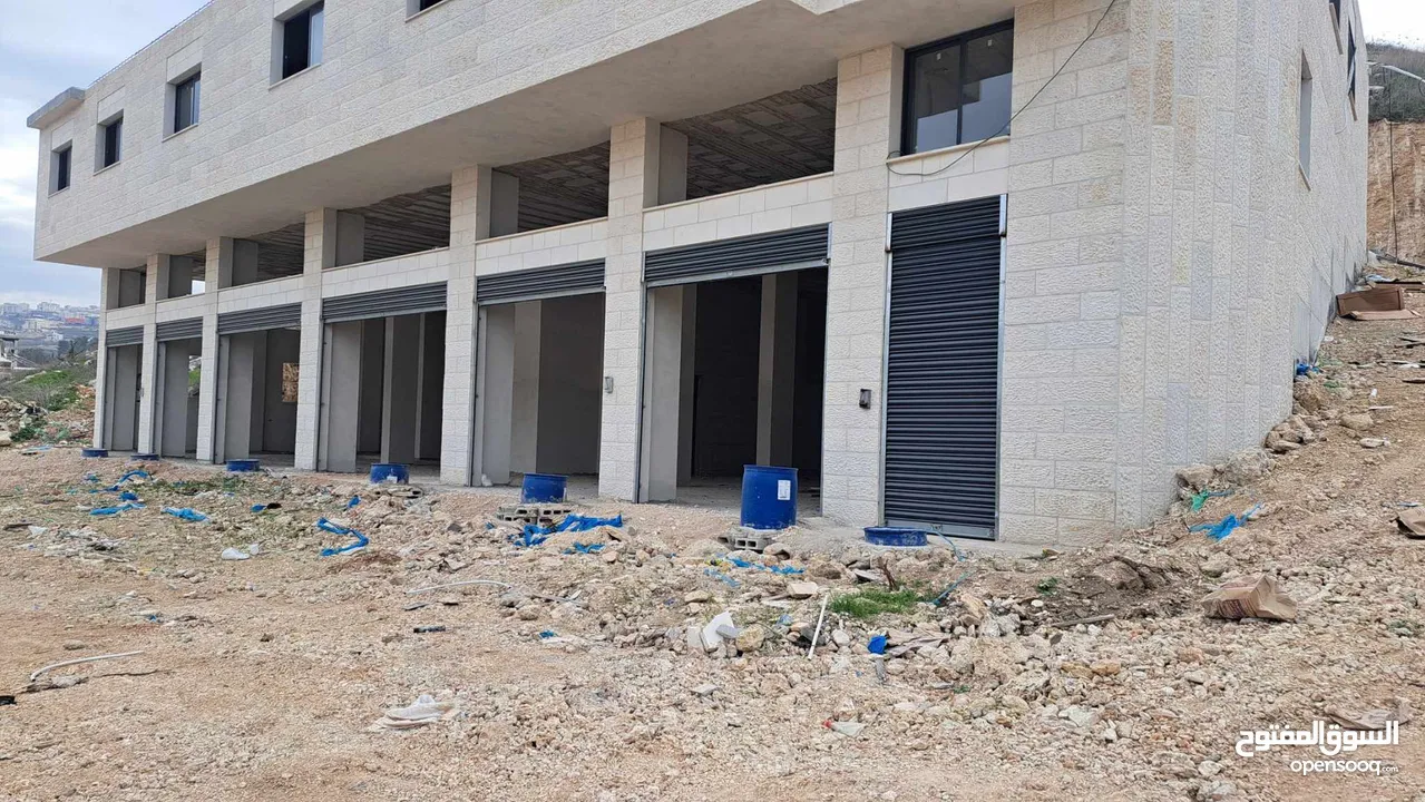 مخازن للايجار في موقع حيوي