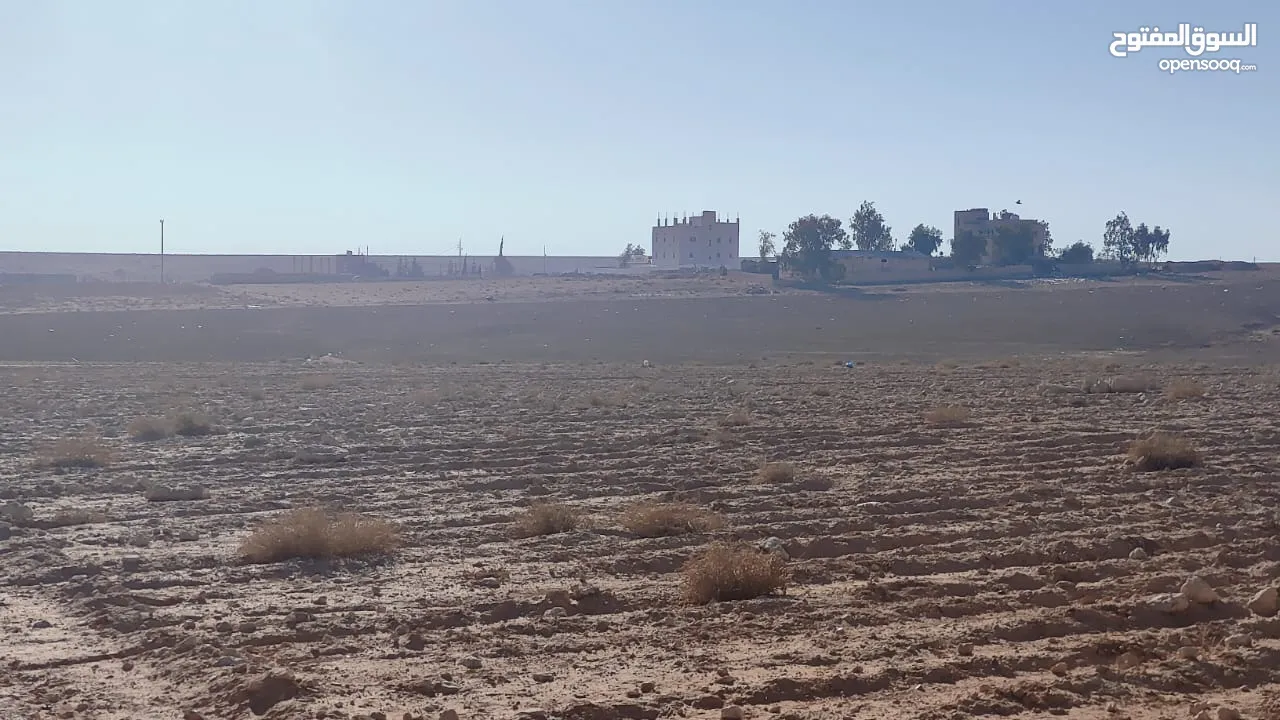 ارض للبيع في الموقر لبناء شاليهات أو مزرعة ريفية أو للسكن