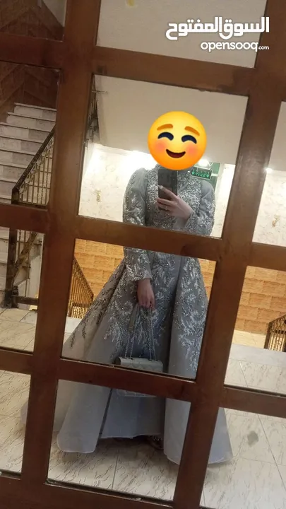 فستان للبيع لون سلفر