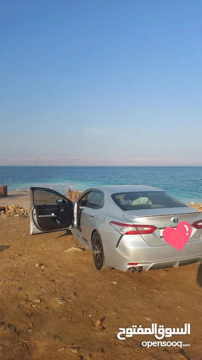 تويوتا كامري 2018 فل ما عدا الفتحه . لون سلفر
