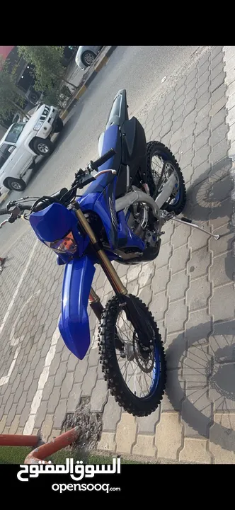 Wr450 السيكل بحالة الوكالة ومايبيلة شي وجاهز للموسم