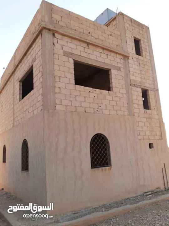 بيت مستقل و ارض للبيع المستعجل بداعي السفر  البناء قيد الانشاء ومنطقه كتير هاديه ومريحه