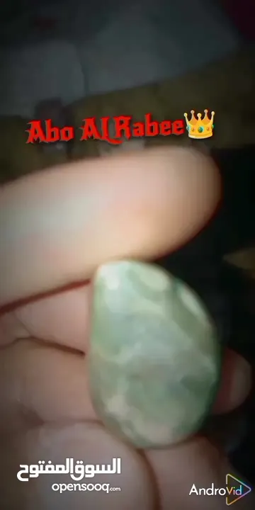 احجار كريمة خضراء حجر كريم اخضر حجر زمرد مع عروق بيضاء قص على شكل دمعة للخواتم والقلائد والاساور حسب