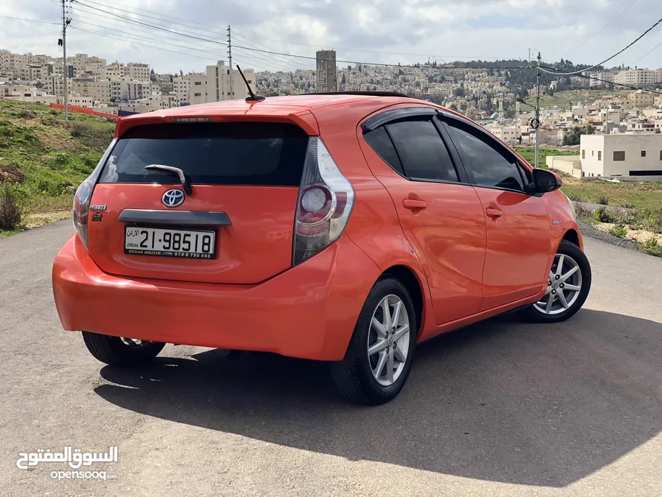 Toyota Prius C 2012 فل كامل