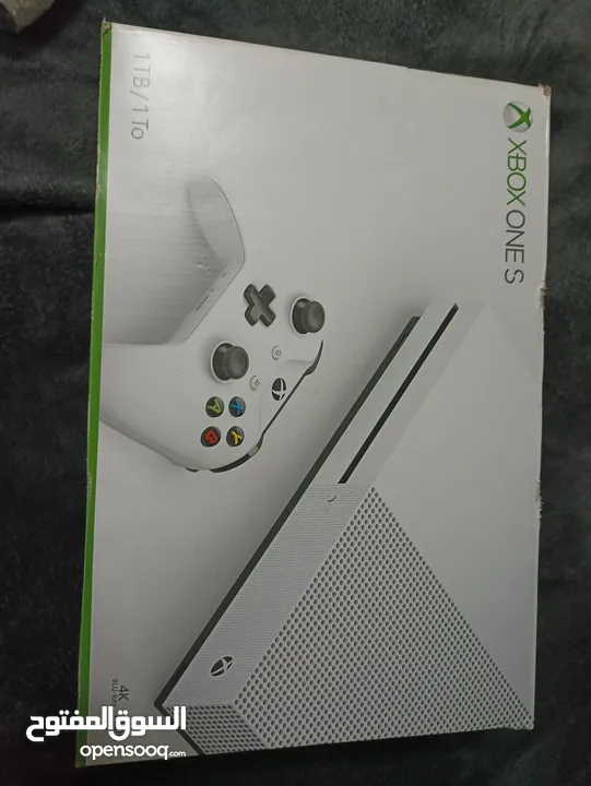 مستعملXbox one s 1 tb مع ايدين عدد 2 للبيع العاب عدد 18 مستعملة اصليه