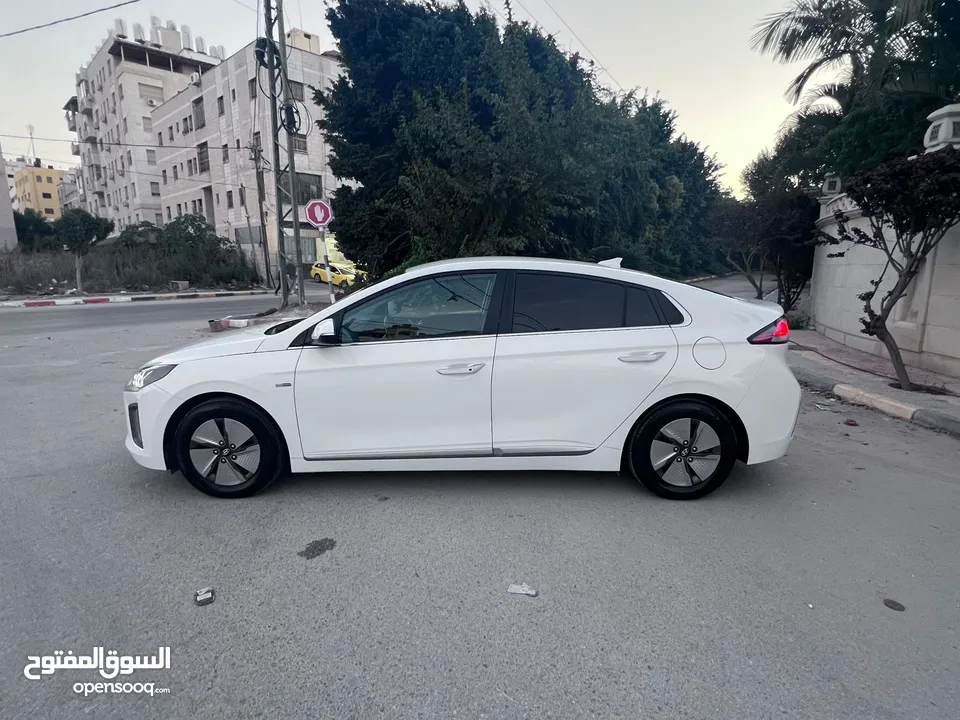 للبيع - هيونداي أيونيك هيبرد فل أوبشن بدون فتحة – أصل شركة  إنتاج وترخيص 2020 وسعر حرق كاش