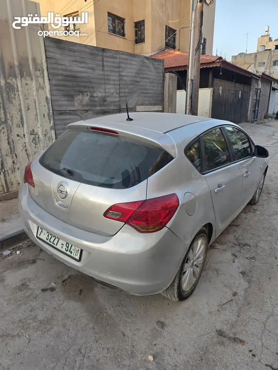 Opel astra 2011