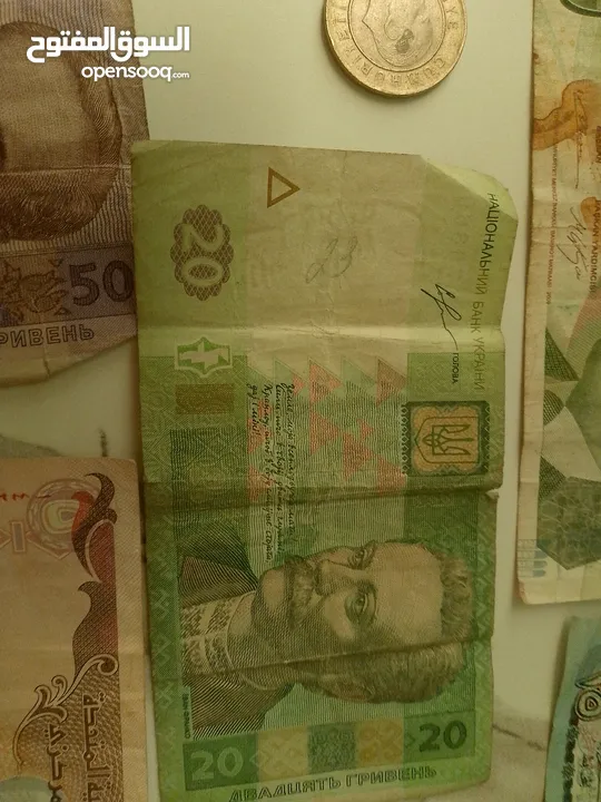 مجموعه من العملات العربيه والاجنبيه+ السعر الخاص