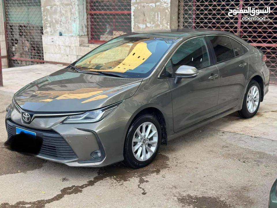 الفئه التالته بصمه Toyota corolla 2022 اللون البرونزي بحاله الزيرو صيانات توكيل