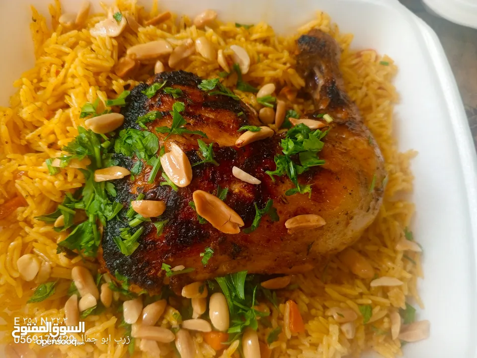 وجبة عائلية تكفي لأربع أو خمس اشخاص