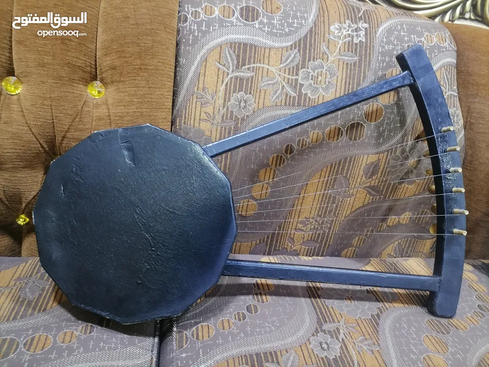 سمسميه سته اوتار للبيع  صوتها حلو معاها جك بتوصل عل السماعه ومعاها السلك تبع الجك ومعاها وصله بتشبكه