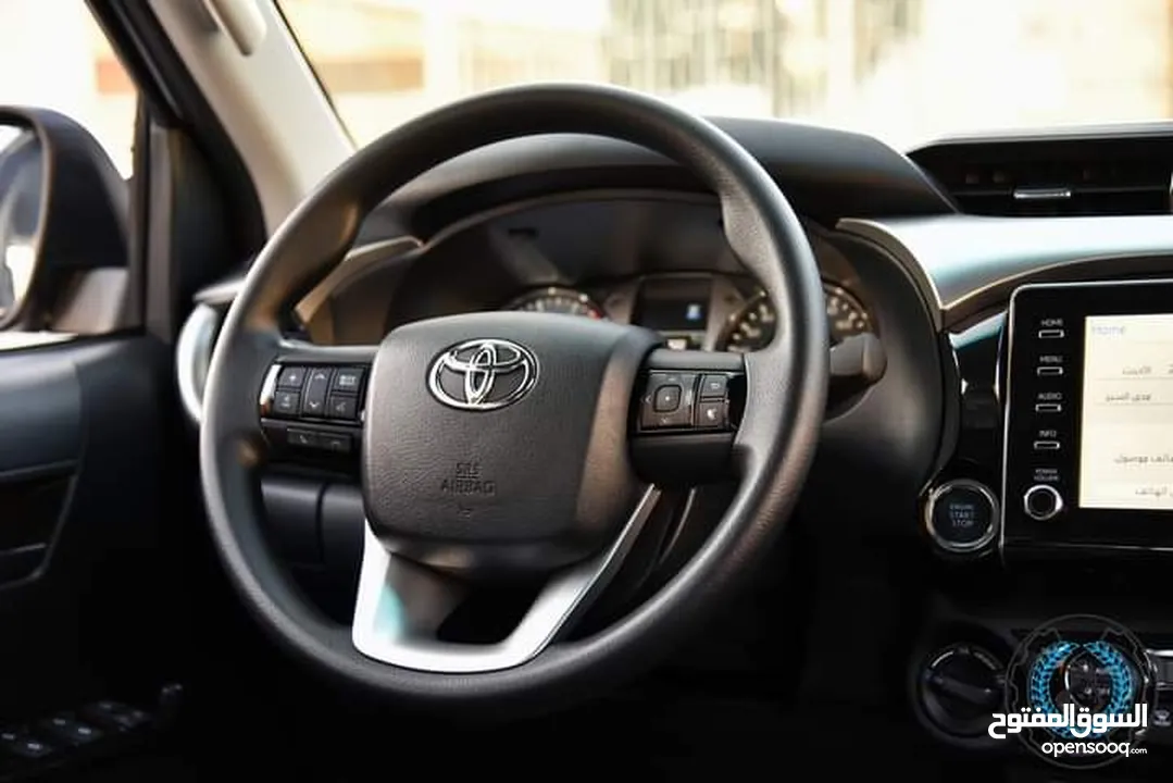 موديل 2023 Toyota Hilux لون سلفر اطارات المنيوم