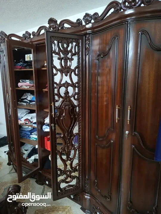 غرفة نوم ماستر XL لقطه خشب زان وقشرة بلوط بحالة الوكالة موجوده في السلط