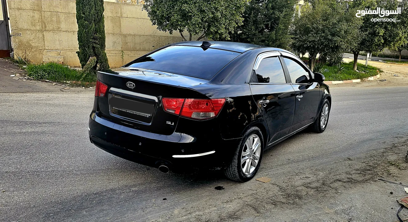كيا فورتي فل مع فتحه سقف وبصمه 2011 اصل برايفت