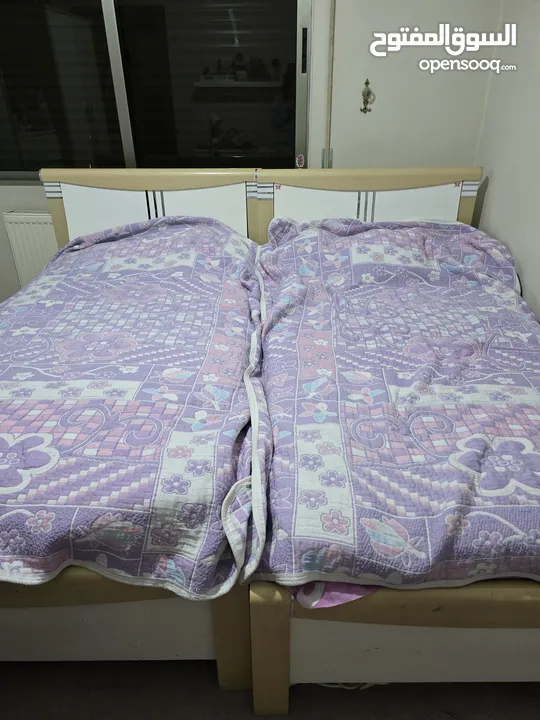 2 twin beds