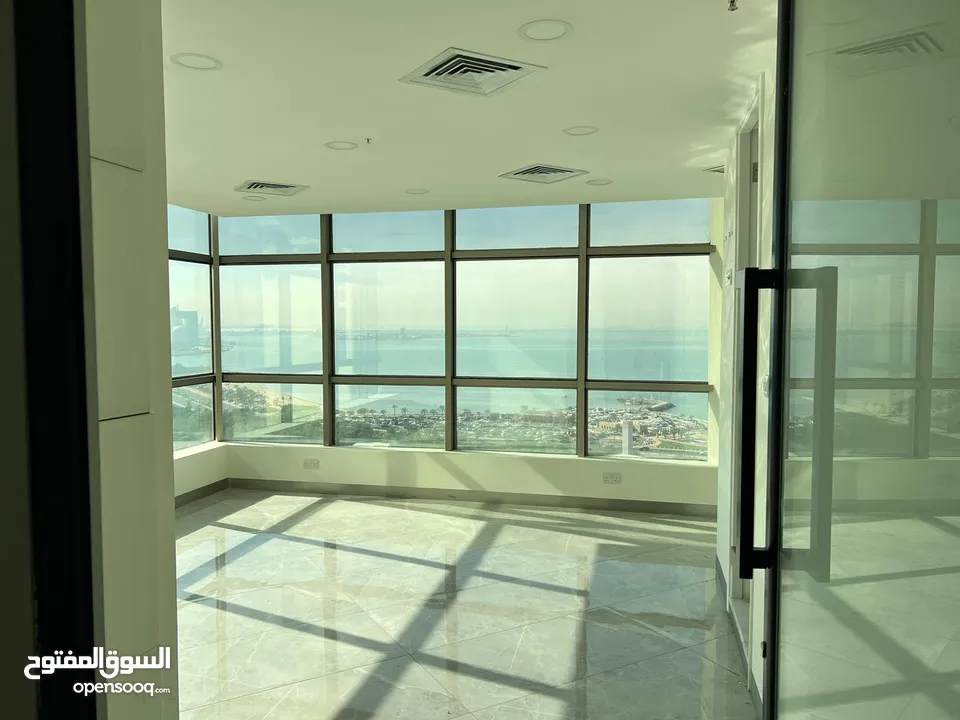 For rent, a luxurious office with a sea view, 240mللإيجار مكتب فخم القبلة اطلالة بحرية 240 م