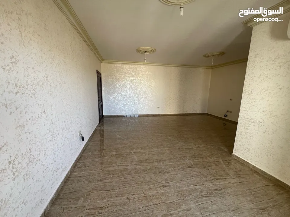 شقة فارغة - الجندويل - 2نوم - قرب الخدمات العامة
