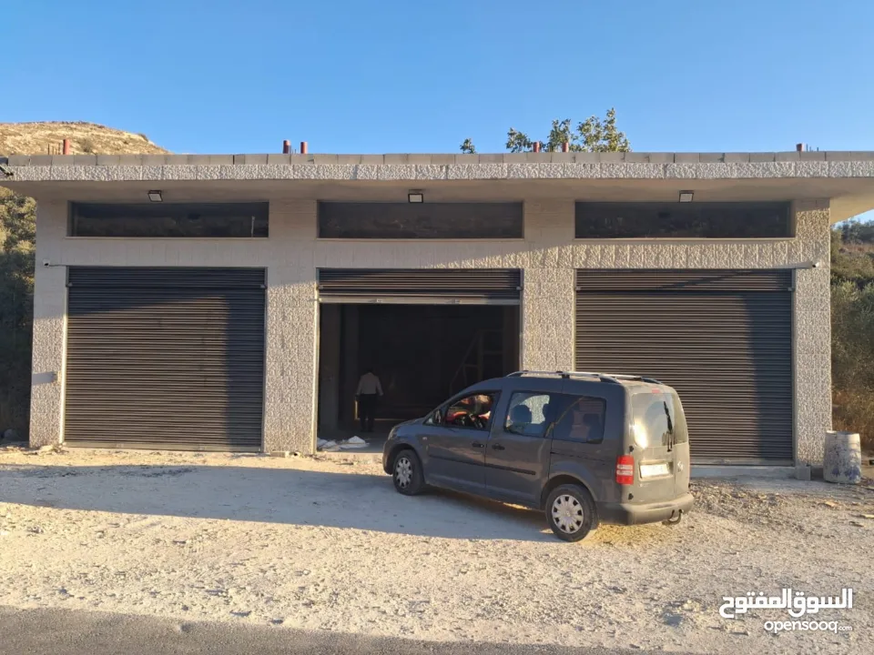 مخازن للإيجار قريب من دوار نابلس الجديدة تبعد بالسيارة دقيقتين فقط بمساحة 180م