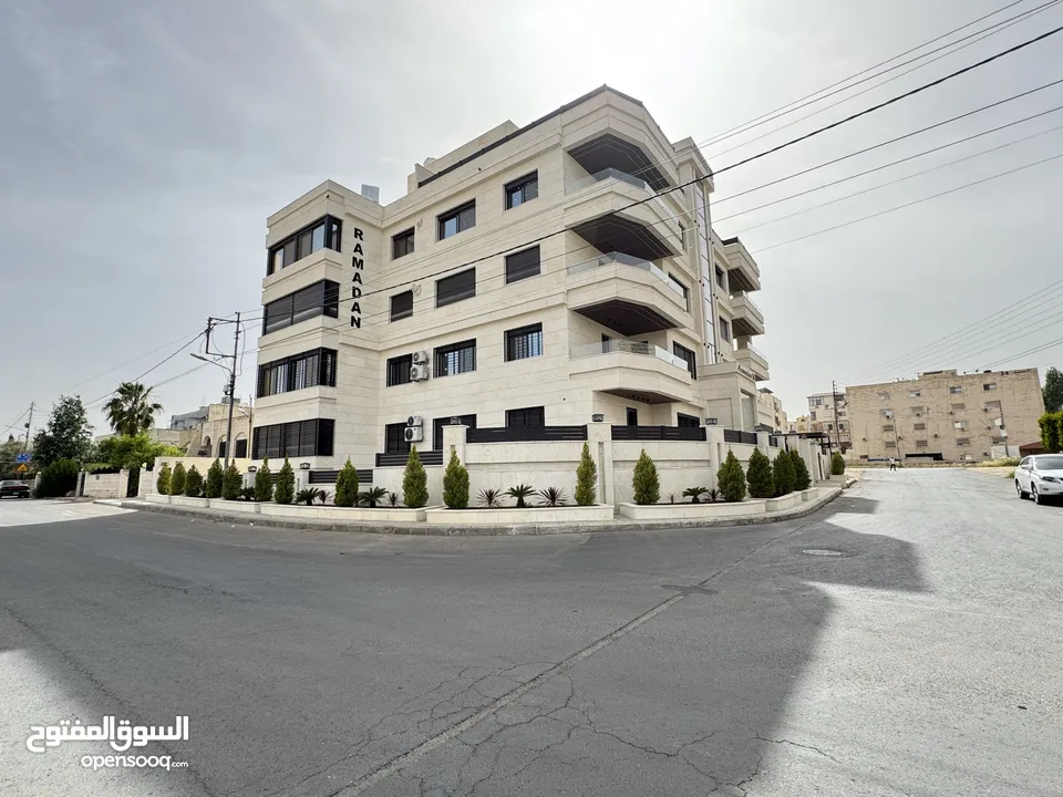 شقة طابق شبه ارضي مساحة 231م + حديقه 255م بتشطيبات مميزة - حي الصحابة - رجم عميش - رمضان للاسكان