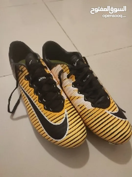 متوفر حذاء كرة القدم نایکی CR7