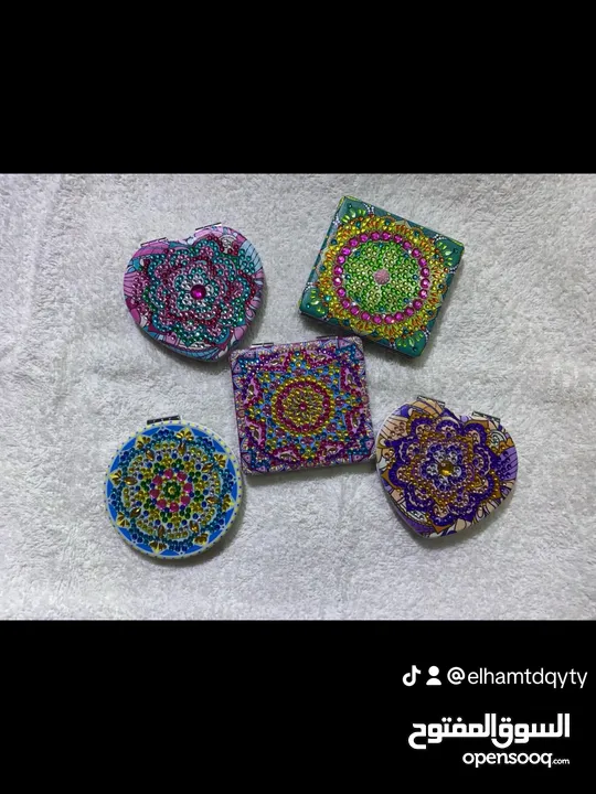 مراية كف وفواصل كتب بالخرز