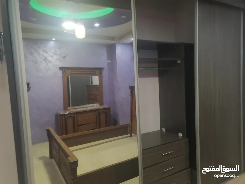 للبيع لقطه غرفت نوم وطقم كنب  مع ملحقات اقرأ الوصف