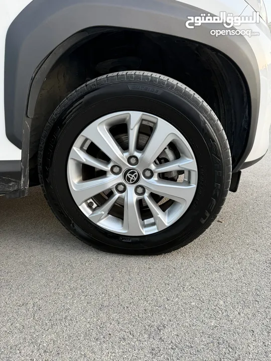 تويوتا ياريس كروس ترخيص 2022 محرك 1500 هايبرد جير أوتوماتيك 172 حصان