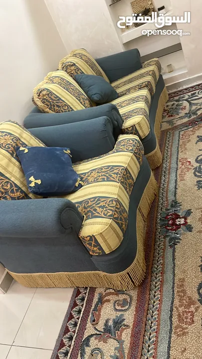 كنب وغرفة جلسة