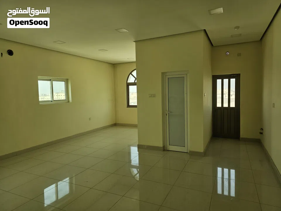 مكتب للايحار في سلماباد الجديدة قرب المدينة للزجاج