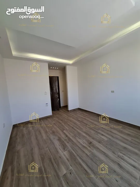 شقة جديدة - لم تسكن - خلدا - 4نوم 2ماستر - 240م - بلكونتين بإطلالــــه مميزة - قرب الخدمات العامة