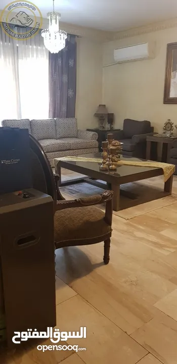 شقة أرضية طابقية فاخرة للبيع في أم أذينة 350م مع حديقة وترسات 450م تشطيب سوبر ديلوكس