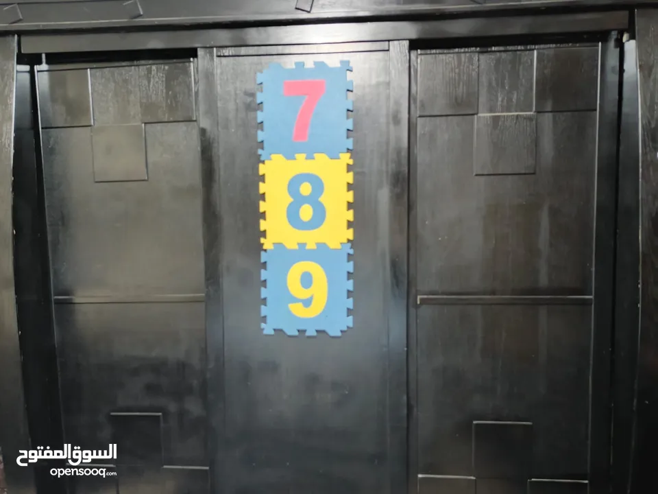 خزانه للبيع 110 دينار خزانه خشب 3 درف عرض 245 ارتفاع 240