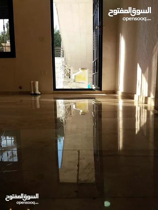 جلي وتلميع البلاط والرخام