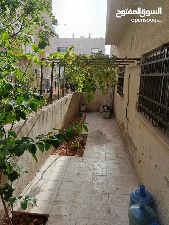 عمارة ثلاث طوابق للبيع في المنارة بسعر لقطة