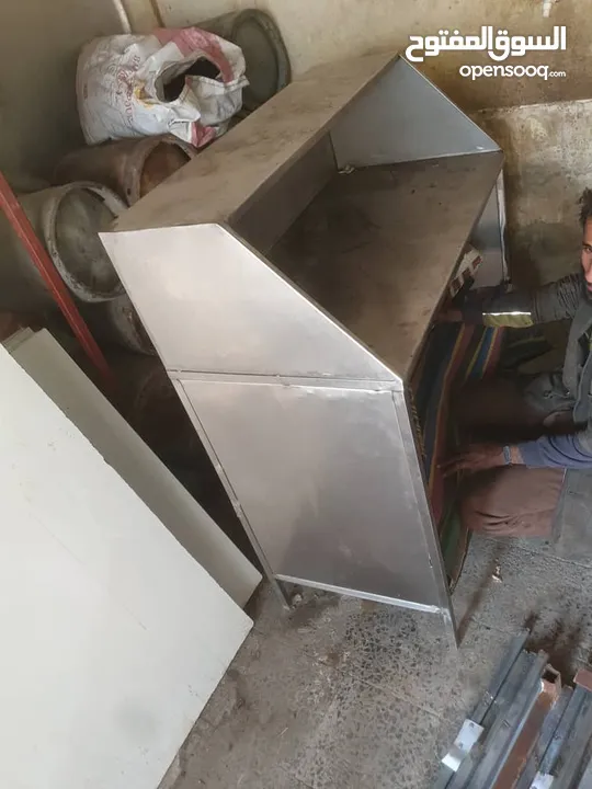 معدات مطعم متنوعه مستخدم نظيف للبيع اغلب المعدات جديده ولم يتم استخدامها وبحاله ممتازه والسعر مغري