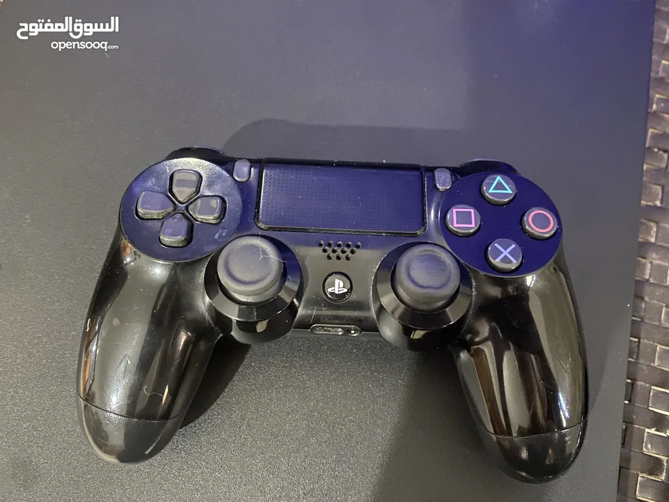 بليستيشن 4 للبيع ممتاز جدا ما عمره دخل محل صيانة  بس بده تنضيف من الداخل