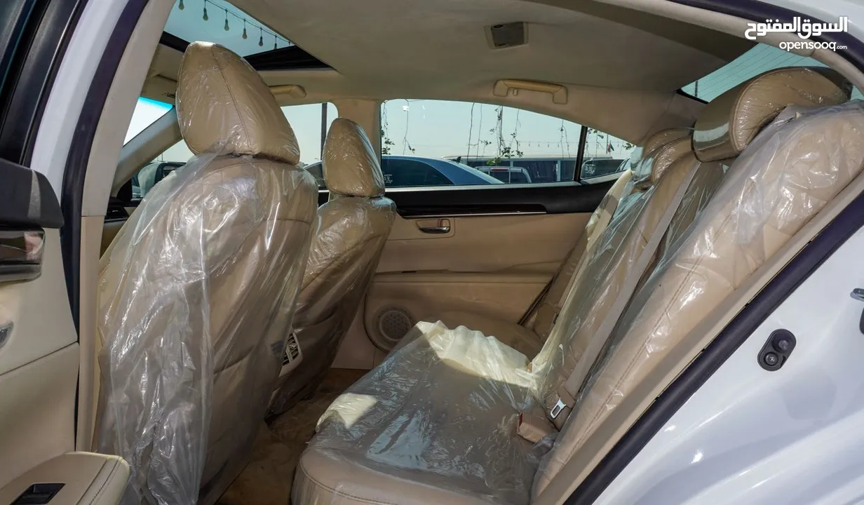 Lexus ES 350 - 2014 with sunroof