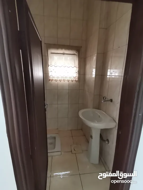 عيادة أسنان مجهزة لكرسي أسنان عدد 2 أو عيادة طب عام أو مركز طبي أو مركز حجامة