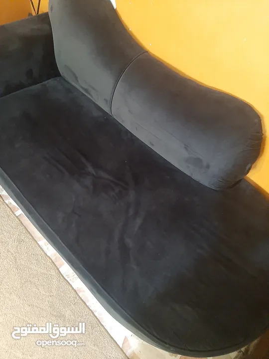 كنب عدد واحد بحالة ممتازة