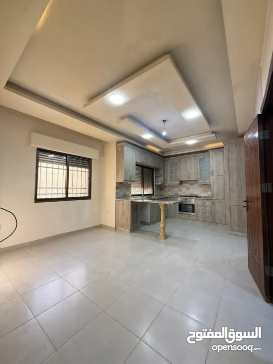 شقه مميزة للبيع في الطيرة رام الله طابق شبه ارضي