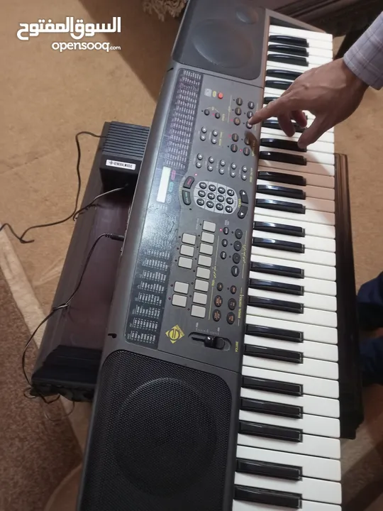 اورغ CD1اورتينال شرقي بحاله ممتازه للبيع بسعر 120 قابل للتفاوض بشىء بسيط مع المحول الاصلي