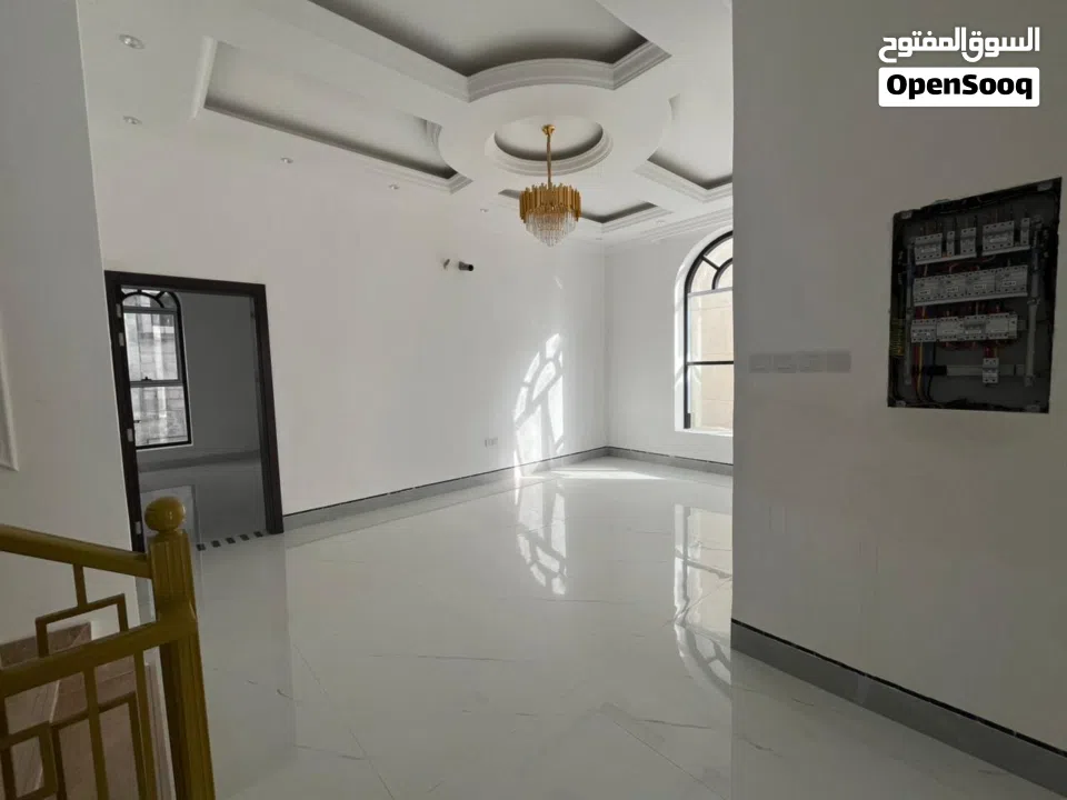 فــــيــــــــــــلا للـــــبيـــــع اول ســـــاكــــن مــــكــــونه مــن 7 غـــــرف و 10 حـــمامات