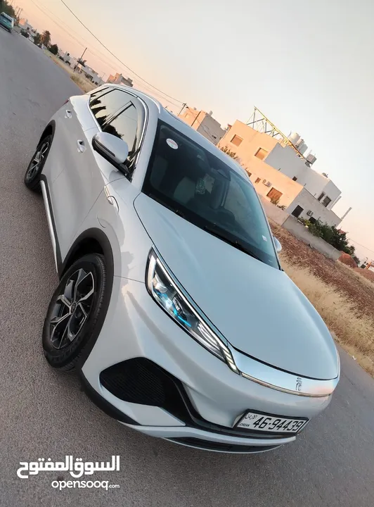 بي واي ايوان بلص فل مع فتحه موديل 2023 بسعر 18200