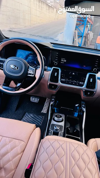 للبيع جيب كيا سورينتو مميز ترخيص 2020 كامل الاضافات  لون اسود ملوكي