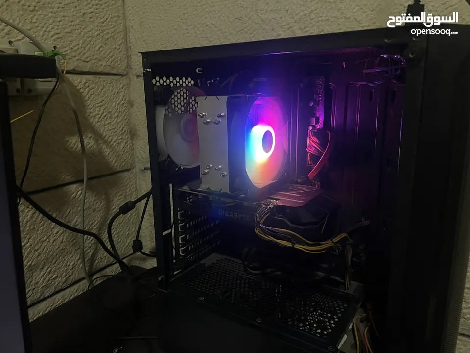 كمبيوتر كامل للبيع مع كلشي