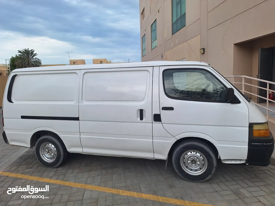 Toyota Hiace Bus