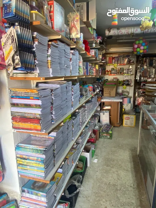 بضاعه مكتبه للبيع والمحل للإيجار